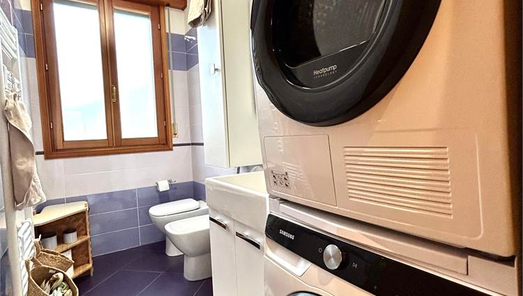 bagno con servizi