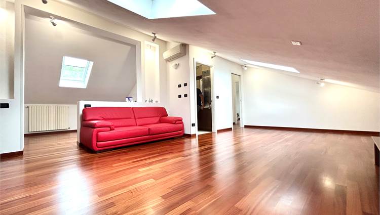 soggiorno con cucina a vista piano secondo