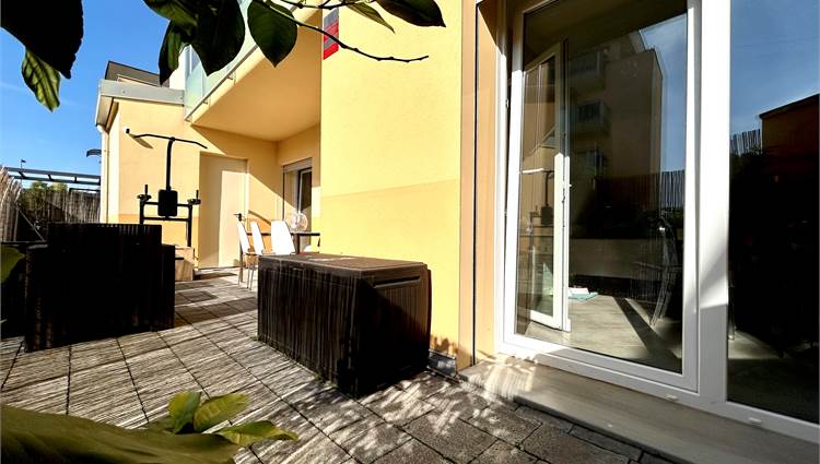 corte pavimentata esclusiva