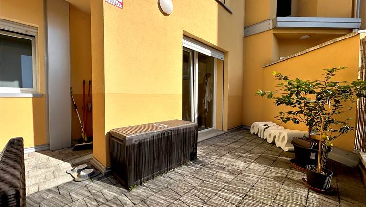 corte pavimentata esclusiva