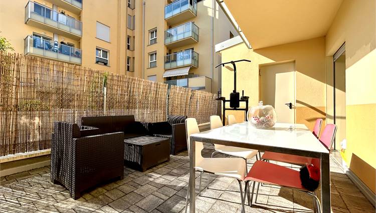 corte pavimentata esclusiva