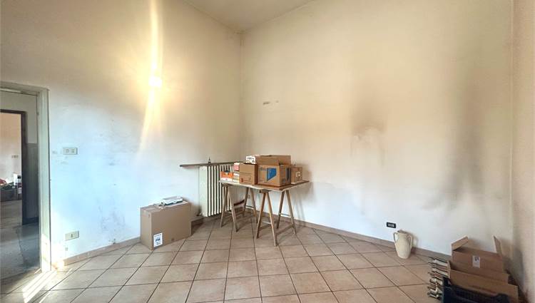 locale piano rialzato